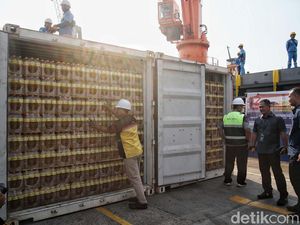 Penampakan Minyak Murah Rp 14.000/Liter Dikirim ke Maluku-NTT-Papua