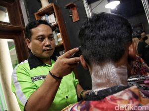 Pencukur Asgar: Dari Rambut Warga Biasa hingga Kepala Negara Pencukur Asgar: Dari Rambut Warga Biasa hingga Kepala Negara