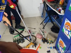 Ngeri, Ular di Trenggalek Ditemukan Bersembunyi di Meja Belajar Anak