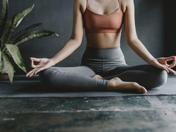 Posisi Lotus Itu Apa Sih? Gaya Bercinta yang Katanya Nikmat Sampai Ulu Hati