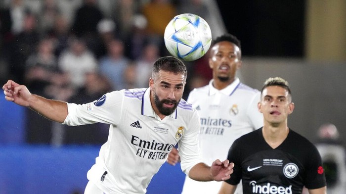 Real Madrid players celebrate with the trophy after winning the UEFA Super Cup final soccer match between Real Madrid and Eintracht Frankfurt at Helsinki's Olympic Stadium, Finland, Wednesday, Aug. 10, 2022. (AP Photo/Sergei Grits)