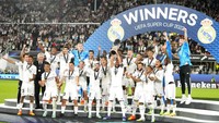 Ini jadi gelar juara kelima Real Madrid di UEFA Super Cup. Sebelumnya, terakhir kali mereka juara adalah pada 2017. Kesuksesan ini juga menjadi langkah baik Los Blancos menatap musim baru. (AP/Sergei Grits)