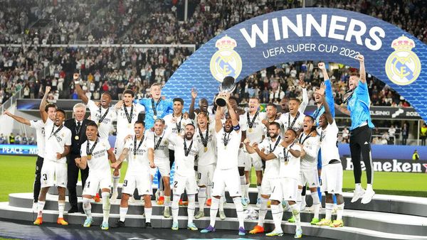 Momen Real Madrid Angkat Tropi Piala Super Eropa untuk Kelima Kalinya