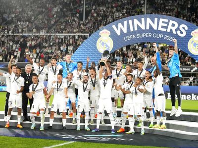 Momen Real Madrid Angkat Tropi Piala Super Eropa untuk Kelima Kalinya