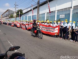 Sambut Kunker Jokowi, Ribuan Karyawan Sritex Berjajar hingga 1 Kilometer