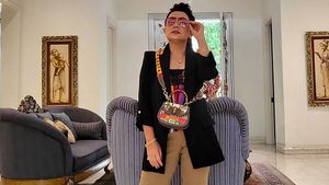 8 Foto Ruang Tamu Mewah Mayangsari & Bambang Trihatmodjo Favorit Buat OOTD