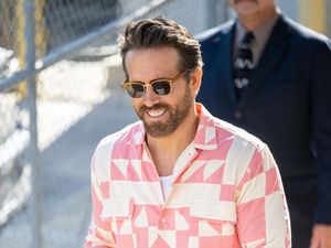 Cara Ryan Reynolds Buang Duit, Belanja Motor Mewah