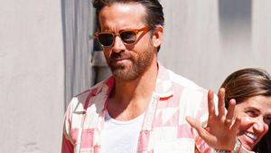 7 Foto Ryan Reynolds Pakai Gelang Warna-warni Buatan Anak, Family Man Sejati