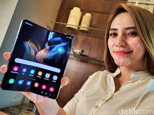 Cara Multitasking Pakai Fitur Taskbar di Galaxy Z Fold 4 Cara Multitasking Pakai Fitur Taskbar di Galaxy Z Fold 4