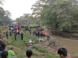 Bocah 11 Tahun Tenggelam Saat Renang di Sungai Ciliwung Bogor