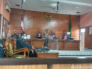 Pengacara Bicara Keuntungan Korban Saat Sidang Eksepsi Doni Salmanan Pengacara Bicara Keuntungan Korban Saat Sidang Eksepsi Doni Salmanan