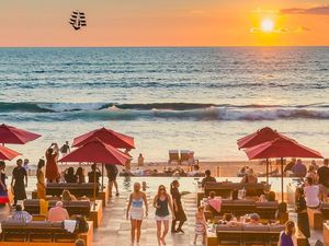Hang Out Asyik dengan Suasana Pantai di Ku De Ta Bali Hang Out Asyik dengan Suasana Pantai di Ku De Ta Bali