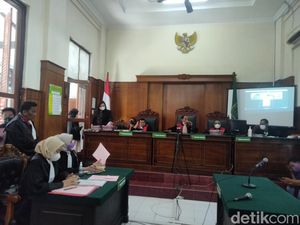 Penjambret Sepasang Kekasih di Surabaya Divonis 1 Tahun 6 Bulan Penjara Penjambret Sepasang Kekasih di Surabaya Divonis 1 Tahun 6 Bulan Penjara