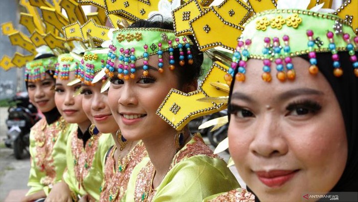 Suku Tolaki, Sulawesi Tenggara.