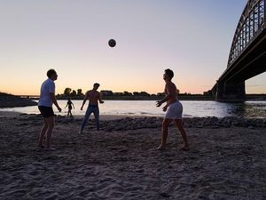 Sungai Mengering di Belanda Jadi Tempat Asyik Para Pemburu Senja