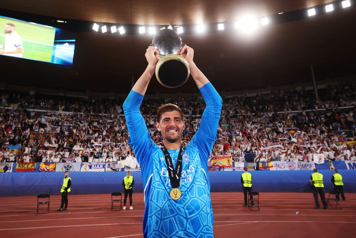 Thibaut Courtoi HELSINKI, FINLAND - AUGUST 10: goalkeeper Thibaut Courtois of Real Madrid looks on during the Real Madrid CF and Eintracht Frankfurt - UEFA Super Cup Final 2022 at on August 10, 2022 in Helsinki, Finland. (Photo by Gaston Szerman/DeFodi Images via Getty Images)