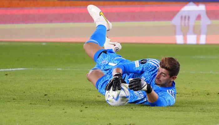 Thibaut Courtois Real Madrid's goalkeeper Thibaut Courtois makes a save during the UEFA Super Cup final soccer match between Real Madrid and Eintracht Frankfurt at Helsinki's Olympic Stadium, Finland, Wednesday, Aug. 10, 2022. (AP Photo/Sergei Grits)