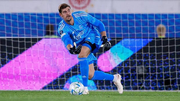 HELSINKI, FINLAND - AUGUST 10:  Thibaut Courtois of Real Madrid  during the UEFA Super Cup   match between Real Madrid v Eintracht Frankfurt at the Olympic Stadium Helsinki on August 10, 2022 in Helsinki Finland (Photo by David S. Bustamante/Soccrates/Getty Images)