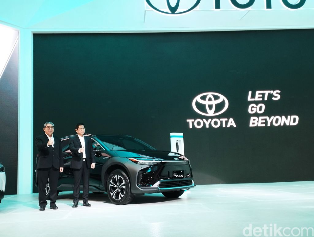 Toyota bz4x diperkenalkan di GIIAS 2022