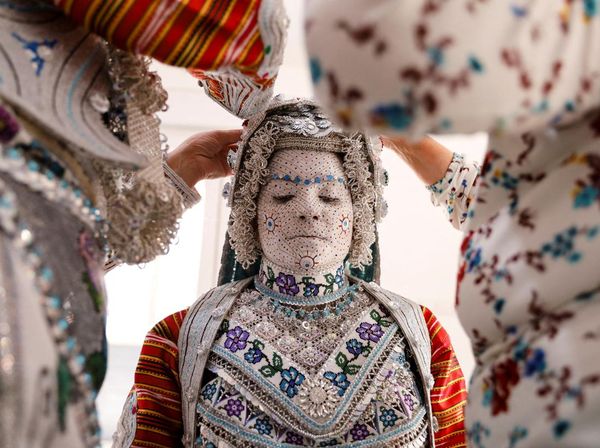 Nyaris Punah, Begini Tradisi Unik Merias Wajah Pengantin di Kosovo