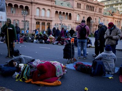 Pendemo Padati Buenos Aires Imbas Kemiskinan dan Pengangguran Melonjak