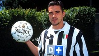 Zoran Mirkovic membela Juventus pada 1998-2000. Ia sempat membantu Bianconeri lolos ke semifinal Liga Champions 1999, sebelum ditekuk Manchester United yang akhirnya menjadi juara. Foto: Dok. Sky Sport Italia, La Presse