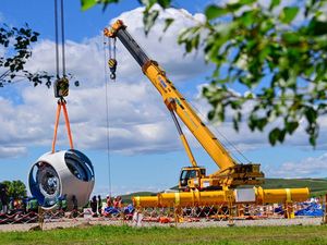 Turbin Angin Terbesar di Dunia Mulai Dipasang, Lihat Momennya Nih