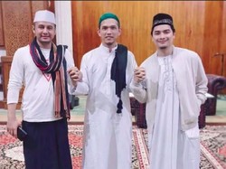 Kakak Ipar Arifin Ilham Bahas Poligami Sambil Foto Bareng Alvin Faiz