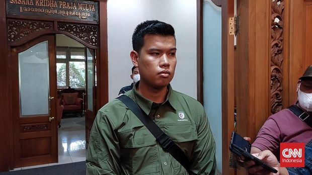 Seorang anggota Paspampres, Hari Misbah meminta maaf telah memukul sopir truk di Perempatan Giri Mulyo, Manahan, Solo. Misbah dan korban telah dipertemukan di Balai Kota Solo untuk proses mediasi, Jumat (12/8).