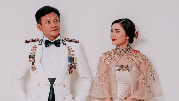 Brigjen Hendra Kurniawan dan istri, Seali Syah.