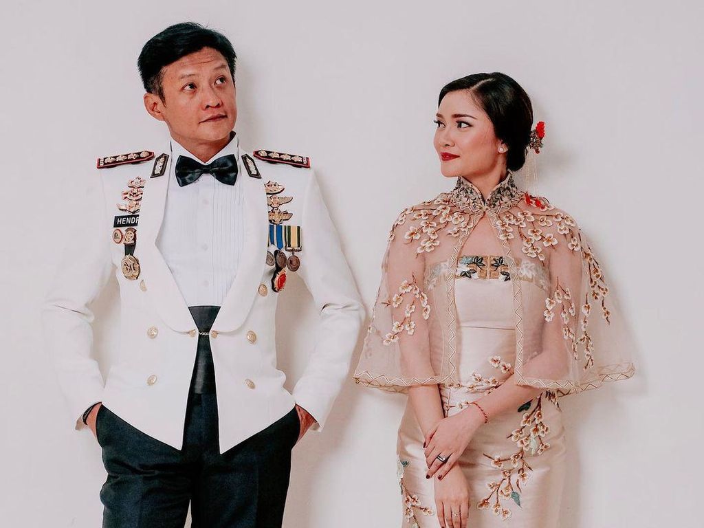 Seali Syah Persembahkan Kue Ultah untuk Hendra Kurniawan: Hari yang Beda Seali Syah Persembahkan Kue Ultah untuk Hendra Kurniawan: Hari yang Beda