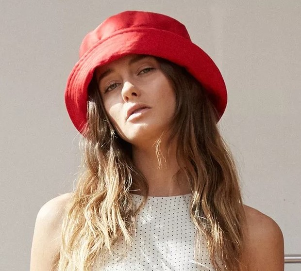 Bucket Hat yang sedang tren bisa dijadikan pilihan aksesoris kepala