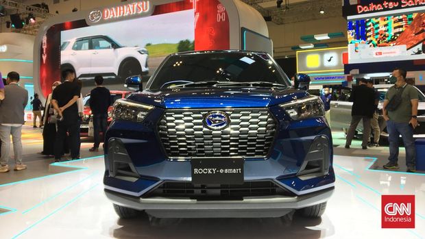Mobil hybrid Daihatsu Rocky e:Smart dipamerkan di Gaikindo Indonesia International Auto Show (GIIAS) 2022.