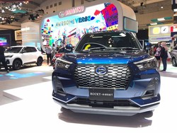 Bukti Serius Daihatsu Masuk Era Elektrifikasi: Pajang Ayla Listrik dan Rocky Hybrid