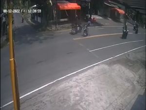 Detik-detik Moge Tabrak Pengendara Beat Sampai Terpental