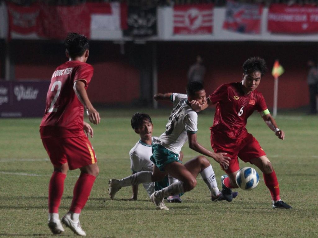 Final Piala AFF U-16 2022: Drama Kartu Merah dan Ribut di Menit Akhir