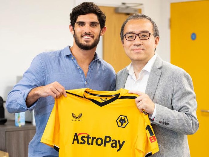 WOLVERHAMPTON, ENGLAND - AUGUST 08: Wolverhampton Wanderers unveil new signing Goncalo Guedes at The Sir Jack Hayward Training Ground on August 08, 2022 in Wolverhampton, England. (Photo by Wolverhampton Wanderers FC - WWFC/Wolves via Getty Images)
