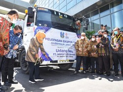 Gubernur Khofifah Lepas Ekspor Ikan-Udang ke Dominika dan Jepang