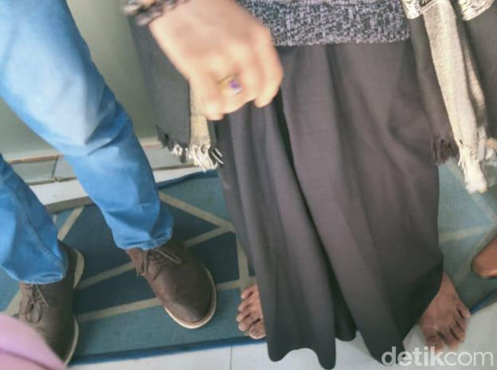 Gus Samsudin Blak-blakan Pernah Diusir dari Bank gegara Tak Pakai Alas Kaki Gus Samsudin Blak-blakan Pernah Diusir dari Bank gegara Tak Pakai Alas Kaki
