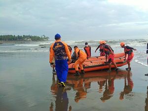 Hari kedua Pencarian Orang Hilang di Pantai Yehsumbul, Tim SAR Sisir 5 Km Hari kedua Pencarian Orang Hilang di Pantai Yehsumbul, Tim SAR Sisir 5 Km
