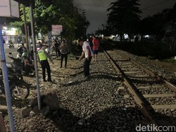Hendak Jemput Suami, Ibu Bonceng Anak Tewas Tertabrak Kereta di Jember