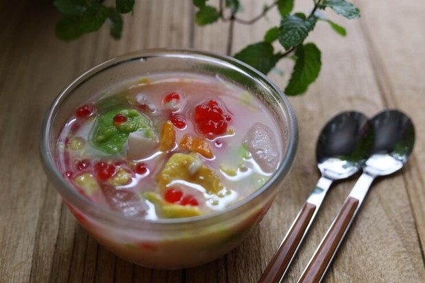 Ilustrasi es campur/Freepik/Dewi Ambarwati Ilustrasi es campur/Freepik/Dewi Ambarwati