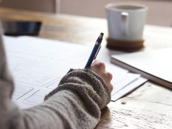 3 Tips Menulis Karya Tulis Ilmiah Bagi Pemula, Maba Wajib Cek