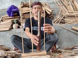 Bukan Cuma di Bandung, Kampung Angklung juga Ada di Ciamis