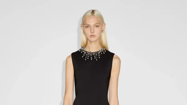 10 Koleksi Busana Serba Hitam dari Givenchy Resort 2023