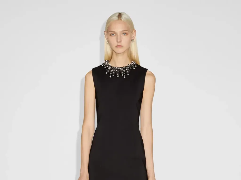 10 Koleksi Busana Serba Hitam dari Givenchy Resort 2023 10 Koleksi Busana Serba Hitam dari Givenchy Resort 2023