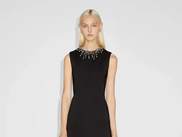 10 Koleksi Busana Serba Hitam dari Givenchy Resort 2023