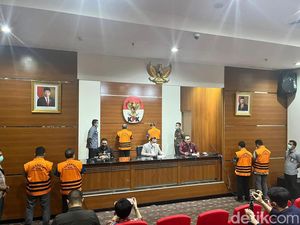 Bupati Pemalang Ditetapkan Tersangka Kasus Suap Jual Beli Jabatan Bupati Pemalang Ditetapkan Tersangka Kasus Suap Jual Beli Jabatan
