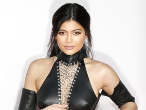 Kylie Jenner Ngaku Menyesal Pernah Oplas Waktu Umur 19 demi Punya Payudara Besar