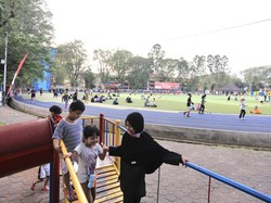 Asyiknya Olahraga Sambil Refreshing di Lapangan Ahmad Yani Tangerang